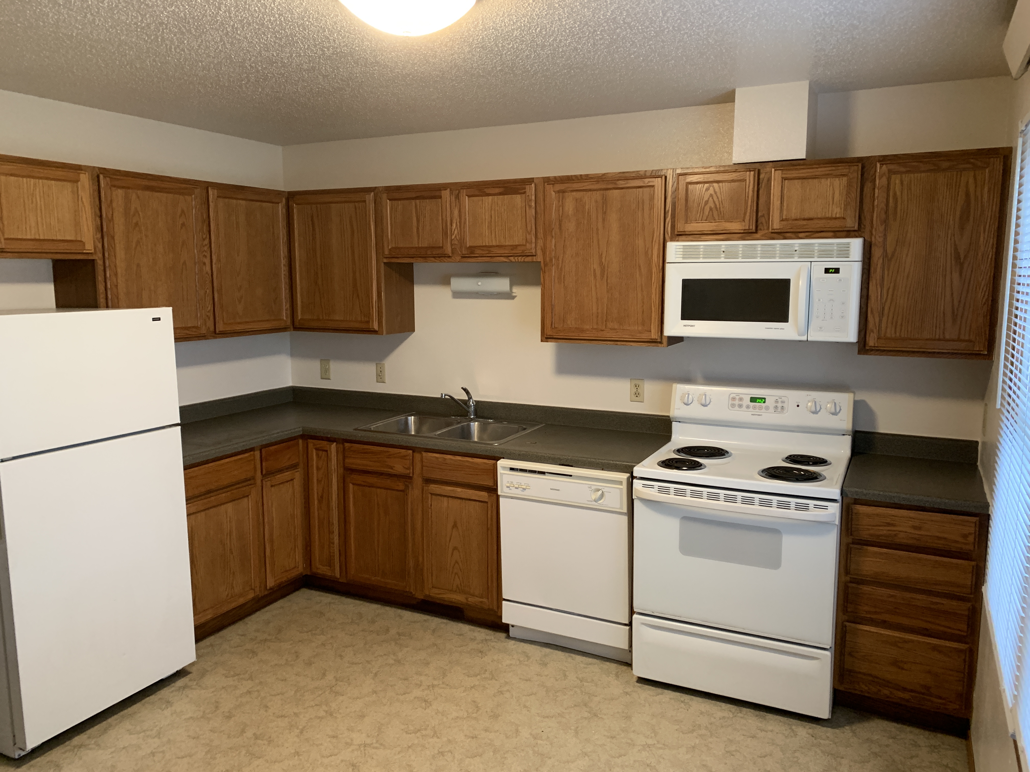 Calypso_Court_Kitchen_IMG_2209